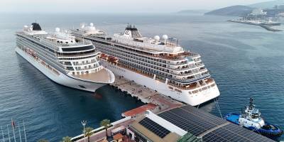 Kuşadası'na iki kruvaziyerle 1748 turist geldi