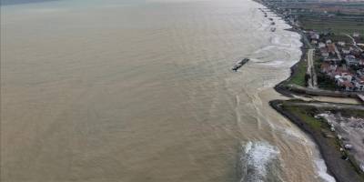 Samsun'da denizin rengi kahverengiye döndü