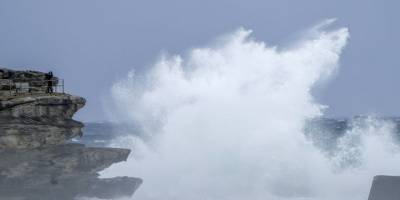 Ilsa Kasırgası nedeniyle adada mahsur kalan 11 balıkçı kurtarıldı