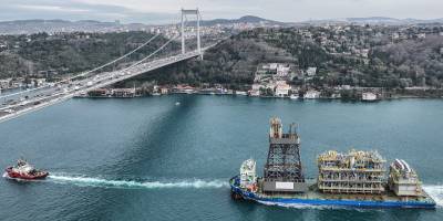 "Osman Gazi" ile "Yıldırım"ın parçalarını taşıyan gemi İstanbul Boğazı'ndan geçti