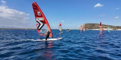 Foça'nın rüzgarı hem spor hem turizm için esiyor