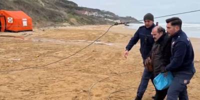 Karaya oturan kargo gemisinin kaptanı tedavi sonrası gemisine döndü