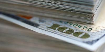 Rusya'nın petrol ve doğal gaz gelirleri yarı yarıya azaldı