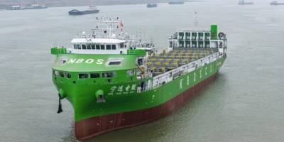 Dünyanın en büyük elektrikli konteyner gemisi için deniz denemeleri başladı