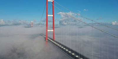 Sis bulutu altındaki 1915 Çanakkale Köprüsü dronla görüntülendi