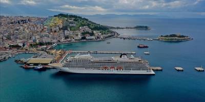 Kuşadası dört mevsim kruvaziyer gemisi ağırlıyor