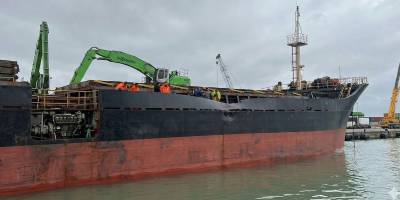 2 kuru yük gemisi çatıştı