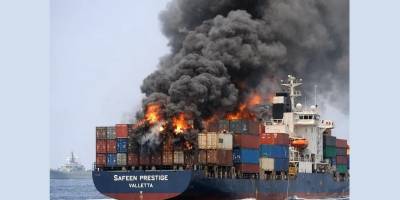 İlk Konteyner Gemisi Vuruldu: Yaklaşık 150 Gemi Körfez’de Mahsur