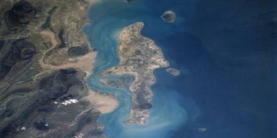 Limanda çıkan yangında iki ticari gemi yandı